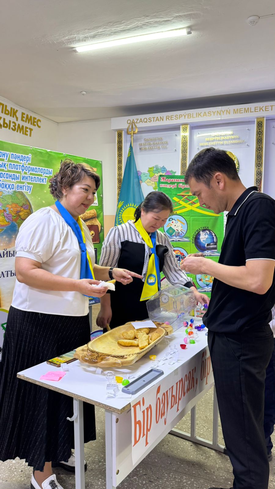 "Көңілді үзіліс:бір бауырсақ,бір жұмбақ"